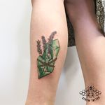 Green Amethyst Crystals by Kirstie @ KTREW Tattoo #amethystcrystals #crystal #colourtattoo #legtattoo #birmingham #ilustrative #tattoos