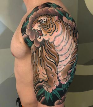 Tiger tattoo by Cindy Maxwell #CindyMaxwell #japanese #tiger #leaves #clouds 