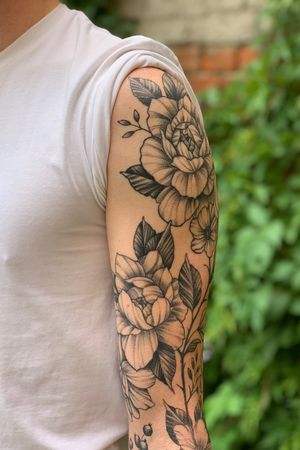 Details of healed floral sleeve #blackwork #dotwork #whipshading #floral #flowers #botanical #peony #sleeve #floralsleeve #blackworksleeve