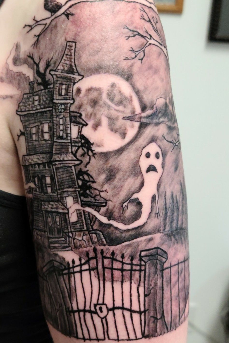 Haunted house tattoo | Haunted house tattoo, Home tattoo, Spooky tattoos