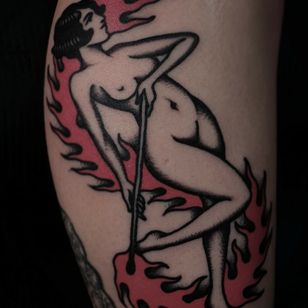 Tattoo by Sven Anholt #SvenAnholt #Anholttattoo #fire #lady #Pinup #oldschool #match #flame