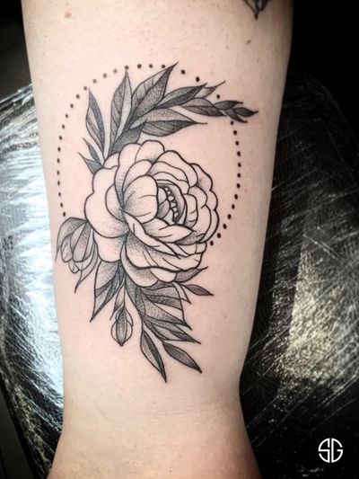 • 🌺🌿• Custom minimalistic floral piece by @nsmactattoos done this week. For bookings and info: •🌐 https://southgatetattoo.co.uk/booking/ •📧 info@southgatetattoo.co.uk •📱07456415895‬(WhatsApp only) ⚡️ ⚡️ ⚡️ #floraldesign #floraltattoo #minimalisticfloraltattoos #blackworktattoo #finelinetattoo #southgatesgtattoo #northlondontattoo #SGTattoo #southgate #london #southgatetattoo #northlondon #londontattoo 