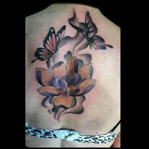 De hoy.. #tattoo #inked #ink #loto #lotus #lotusflower #flordeloto #mariposa #butterfly #lotustattoo #butterflytattoo #luchotattoo #luchotattooer #pergamino 