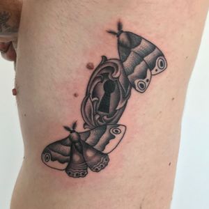 Moth tattoo #moth #tattoo #black #keyhole #serrure