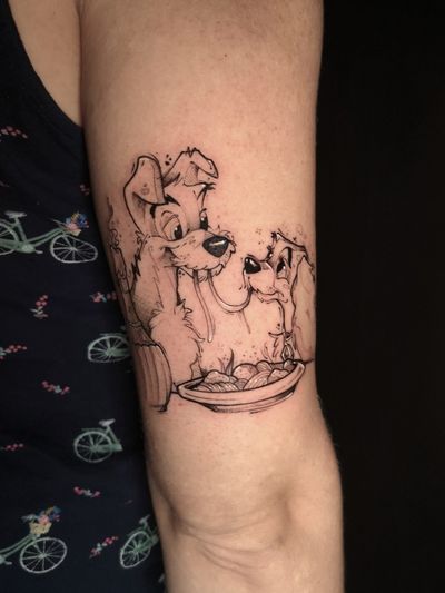 LADY & THE TRAMP SKETCH// Pieza a sketch representando esta escena tan tierna de la película de Disney de @ladyandthetramp. TENGO MÁS DISEÑOS COMO ESTOS DISPONIBLES. @hall_of_ink_. - Productos: @aloetattoo @kwadron @mutanxs . - Interesados para citas DM 📩 📞 Telf: 615473363. - #tattoo #inkeeze #inked #tattooart #mcap #mcapmonsta #ink #sketch #illustration #artwork #tattoooftheday #fineline #cutetattoo #spaintattoo #tattoodesign #nature #tattoolovers #blackwork #colour #disney #dogs #fandom #inkedup #inkedgirls #granadatattoo #tattoogranada #lionking #dots #sketching