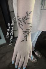 Little vine tattoo by Skye at Arcola Creek Tattoo #vine #vinetattoo #botanical #botanicaltattoo 