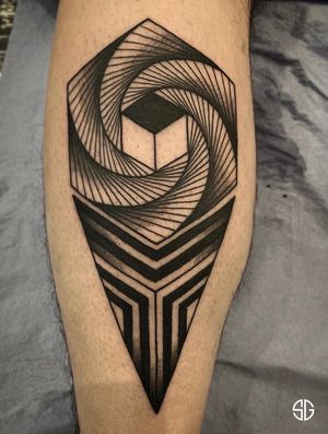 •🔸• Custom geometry in progress on a calf by our resident @dr.ivo_tattoo For bookings and info: •🌐 https://southgatetattoo.co.uk/booking/ •📧 info@southgatetattoo.co.uk •📱07456415895‬(WhatsApp only) ⚡️ ⚡️ ⚡️ #geometrictattoo #geometry #calftattoo #sinkingcube #inprogress #southgatetattoo #northlondon #londontattoo #southgatesgtattoo #southgate #northlondontattoo #london #SGTattoo 
