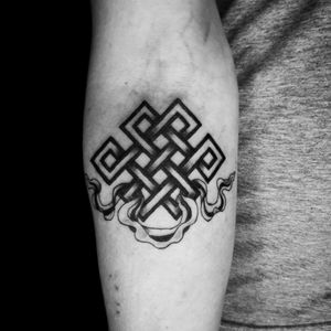 Endless knot on arm #endlessknot #buddhism #endlessknottattoo #buddhist #buddhisttattoo #sacredgeometry #geometrictattoo #geometric #geometry #blackwork #blackandgrey #blackandgreytattoo #philadelphia #phillytattoo #philly #upperdarby #philadelphiatattoo #religioustattoo #religioustattoos 