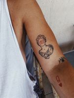 #lost #line #lineworktattoo #tattoo #tattoos #tattooart #tattoolovers #inked #inkedgirl #ancient #ancientgreek #bust #sculpture #sculpturetattoo #bishop #bishoprotary #stattoo #smalltattoo #minimaltattoo #minimalism 