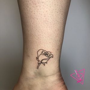 Hand-poked Rose Linework Tattoo by Pokeyhontas @ KTREW Tattoo - Birmingham, UK #handpoked #handpoke #rose #birmingham #stickandpoketattoo #lineworktattoo