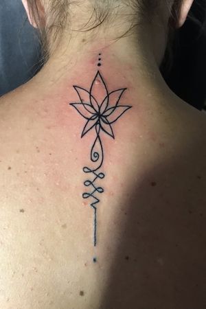 Lotus and female thaï symbol in the back 
