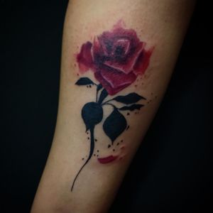 #rose #rosetatto #rosa #rosatattoo #flor #flowertattoodesigns 