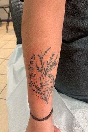 Feel like this is unfinished looking and I’m not creative enough to figure out what to do with it. Maybe some bigger flowers around it? Shading? 