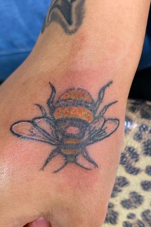 Little colored bee for Luna!