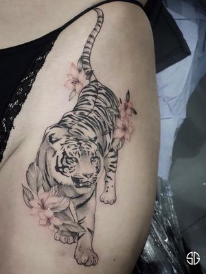 • Tiger • delicate feminine piece by our resident @oscar.ls.tattooist 🐅 done last week. For bookings and info:•🌐 https://southgatetattoo.co.uk/booking/•📧 info@southgatetattoo.co.uk •📱07456415895‬(WhatsApp only) ⚡️⚡️⚡️#tigertattoo #tiger #femininetattoo #delicatetattoo #hiptattoo #thightattoo #southgatetattoo #northlondon #london #sg #customtattoo #SGTattoo #londontattoo #northlondontattoo #blackandgreytattoo 