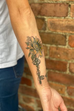 Sunflower key children’s name tattoo ornamental fancy nature flower tattoo Check out my instagram for @theelvastefanie