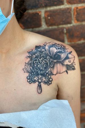 Coverup rose and gem tattoo ornamental shoulder tattoo bng black and grey bling kawaii Check out my instagram for @theelvastefanie