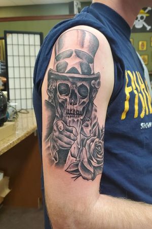 Skull uncle sam, black and grey with rose