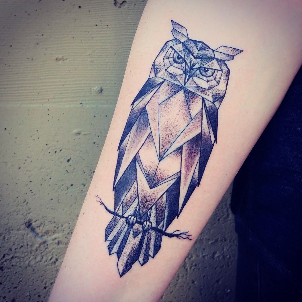 𝔾𝕖𝕠𝕞𝕖𝕥𝕣𝕚𝕔 𝕆𝕎𝕃🦉 Inked on @afayadray #owl #tattoo  #geometrictattoo #realistic #realistictattoo #colortattoo #inkedup  #inkedlife #inkedmag… | Instagram