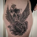 #kwadron #tattoo #tatouage #rose #rosetattoo #skull #skulltattoo #wings #wingstattoo #realistictattoo #realistic #realism #realismtattoo #realisticink #blackandgrey #blackandgreytattoo #lausanne #tattoolausanne #lausannetattoo #fann_ink