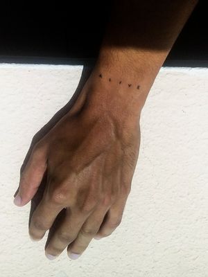 Tattoo Handpoke 🖐️ ALIVE. Ig: @geraltattoo..#handpoke #tattoo #dotwork #blacktattoo #habdpoked #minimal #lettering