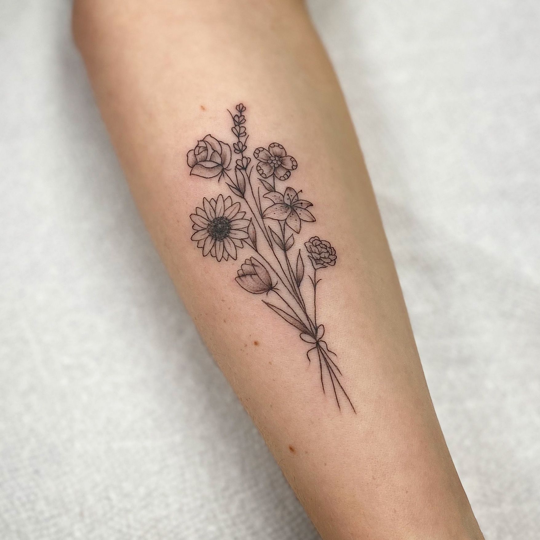 60,547 Simple Flower Tattoo Images, Stock Photos, 3D objects, & Vectors |  Shutterstock