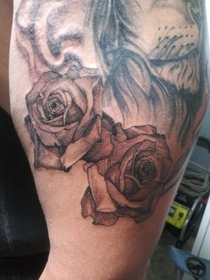 Both roses done with a 3 round liner for both line work and shade.Artist: Manuel Tatts Tienda. Bakersfield, Ca