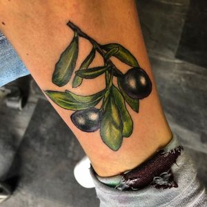Olive branch. First one by myself, first one in color, first one using my new Cheyenne pen 😁 #tattoo #tattoos #tattooideas #tattoostyle #tattooing #tattooist #tattooer #tattooed #tattoo2me #tattoodo #tattooartist #tattoosofinstagram #tattoosketch #tattooink #tattoolovers #tattoomachine #cheyenne_tattooequipment #cheyennehawk #cheyenne #cheyennetattooequipment #cheyennepen #cheyenne_tattooequipment #cheyenneartist #firsttattoo #selfmadetattoo #tattoodesign #atthebeggining #formyson #olive