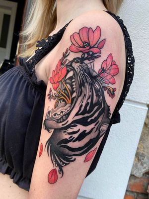 My first arm tattoo from Sharon Mash (from Rome, Italy) . Done at Stichwerk Leipzig.#tiger #tigertattoo #magnolia 