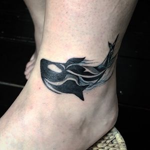 𝙄𝙂: 𝙣𝙖𝙩𝙚_𝙩𝙝𝙖𝙞𝙡𝙖𝙣𝙙 🌿 Ethereal orca tattoo with water wisp - Baan Khagee Tattoo Chiang Mai, Thailand  