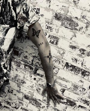 🦋 8️⃣🔅Piezas varias 🦋 8️⃣🔅Gracias por la visita Gerard 💖⁣⁣⁣⁣⁣⁣⁣⁣Para más información:⁣⁣⁣⁣☎️ Teléfono 93 855 25 56⁣⁣⁣⁣📨 infotattoo@nevericant.com⁣⁣⁣⁣📍 Realizado en @nevericant_tattoo 🏢 C/Marià Aguiló 90 (Barcelona)💉Materiales @bishoprotary @kwadron @viking_inks #smalltattoos #smalltattoo #finelinetattoo #fineliner #minitattoo #minitattoos #tattoo #tattoos #minimalist #minimalisttattoo #tattoominimalista #tattoominimal #minimalism #minimalisttattoo #tatuaje #kwadron #singleneedle #singleneedletattoo #blackworkers_tattoo #minitatuajes #simpletattoo #barcelona #poblenou #blackwork #tattoostyle #lineafina #tattooline