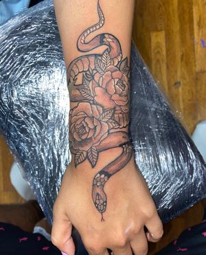 GKunny Tattoo Black and Gray Tattoo Snake flowers Tattoo