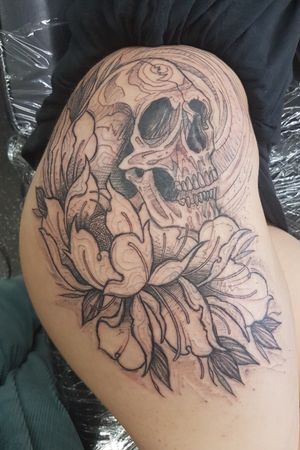 My first 💉#skull #flowers 