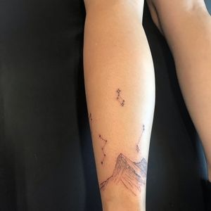 A mountain she climbed and two sets of constellations that represent two love stories. I love creating meaningful custom tattoos. 