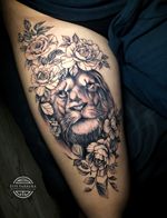 Realist lion combined with line work flowers