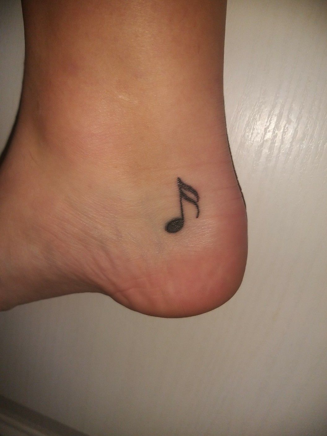 Music notes anklet tattoo. Sooo cool and simple. | Music tattoo designs, Music  tattoos, Music notes tattoo