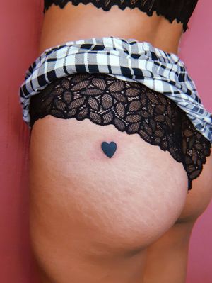 Heart tattoo #ink #inked #inkedup #inkedlife #inkedwoman #inkedgirl #tattoowoman #tattoogirl #womenempowerment #girlspower #femaletattoo #femaleartist #femaletattooartist #wgtattoostudio #safespace #tattoostudio #ensenada #bajacalifornia #mexico #tb #latepos #wildgirls #artwork #desingtattoo #proyect #desin 