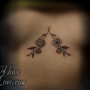 Fine line freehand small flowers 🌹 #LovecrowTattoos #Inked #BishopFamily #TattooLife #Tattoos #FemaleTattooArtist #BodyArt #InstaArt #PhotoOfTheDay #inknest  #TattooArt #TattooLovers #Tatuaje #inked 