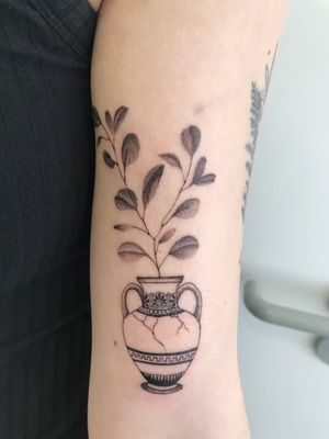 Eucalyptus in a vase Instagram @lukasemmanuel