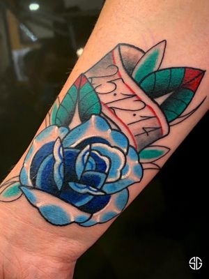 •Blue Rose• COVER UP traditional project by our resident @dr.ivo_tattoo 🌹 <<<SWIPE LEFT for the original<<< For bookings and info: •🌐 https://southgatetattoo.co.uk/booking/ •📧 info@southgatetattoo.co.uk •📱07456415895‬(WhatsApp only) ⚡️ ⚡️ ⚡️ #bluerose #bluerosetattoo #rosetattoo #coveruptattoo #traditionaltattoo #southgatetattoo #sgtattoo #sg #customtattoo #londontattoostudio #londontattooartist #londontattoo #colourtattoo 