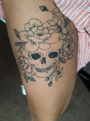 Skull flowers leg piece 