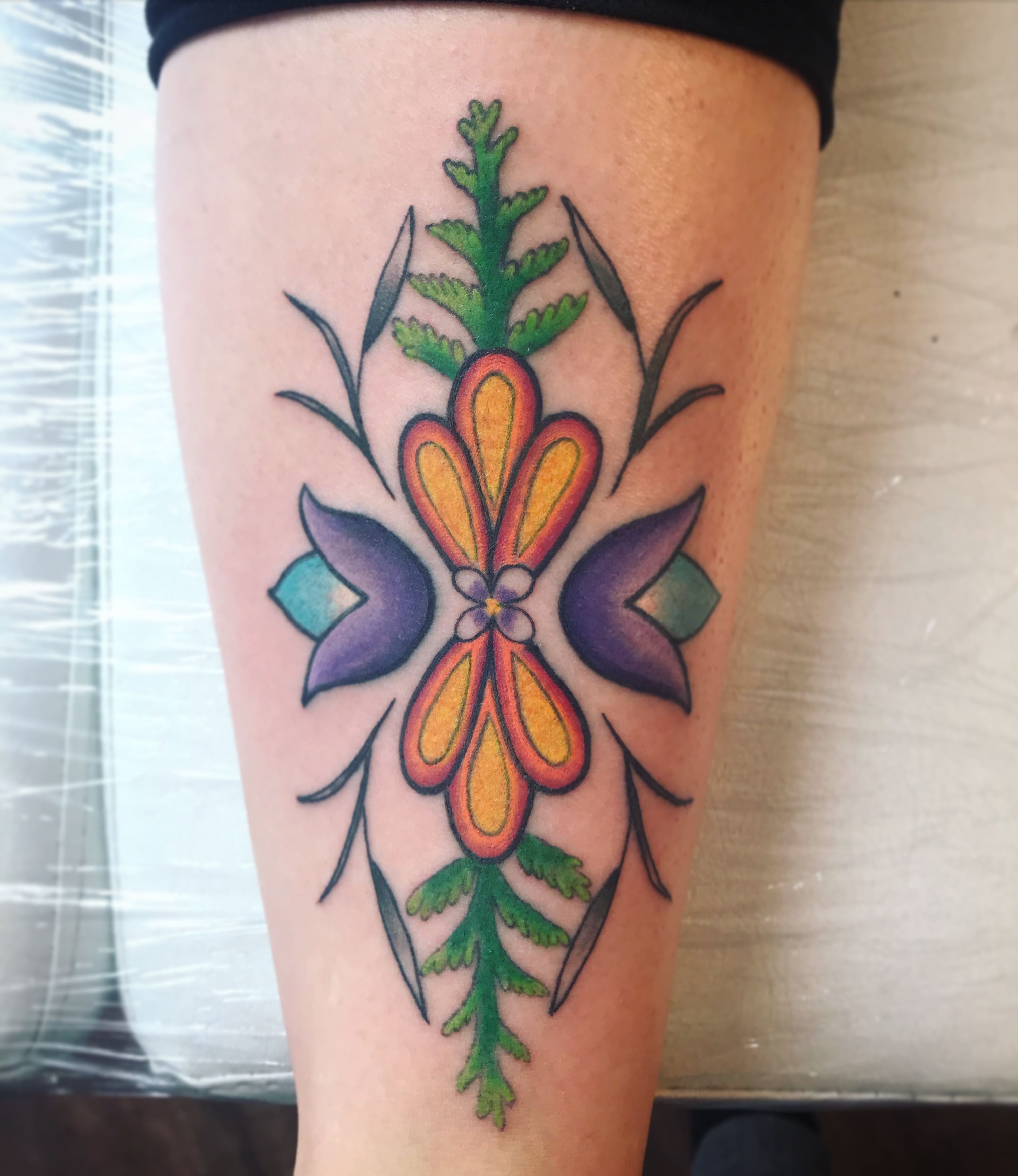 IndigenousXca Archived on Twitter Gizhiiwe is an Anishinaabe tattoo  artist of Ojibwe and Australian descent Based in Montreal she has been  tattooing for 10 years She also does llustration and bead work