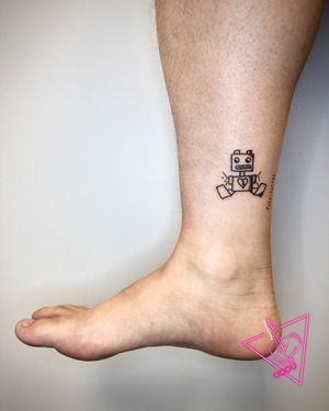 Handpoked Robot Tattoo by Pokeyhontas @ KTREW Tattoo - Birmingham, UK #handpokedtattoo #robot #tattoos #birmingham #stickandpoketattoo
