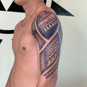 Polynesian half sleeve in progress