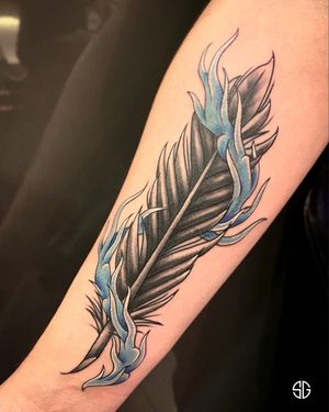 • Feather • custom traditional piece by our resident @dr.ivo_tattoo For bookings and info:•🌐 https://southgatetattoo.co.uk/booking/•📧 info@southgatetattoo.co.uk •📱07456415895‬(WhatsApp only) ⚡️⚡️⚡️#feathertattoo #feather #customtattoo #london #londontattoostudio #northlondon #southgatetattoo #northlondontattoo #londontattooartist #SGTattoo #londontattoo #sg #traditionaltattoo #tattoos