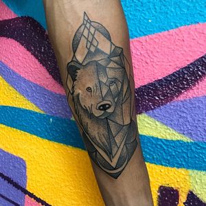 Geometric bear...For consultations and appointments send a message or an e-mail to andres1lv4tattoo@gmail.com