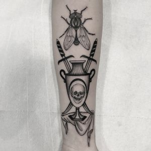 #totemica #buioOmega #tunguska #black #skull #fly #sword #ashes #tattoo #redcouchtattoo #milano #italy #blackclaw #blacktattooart #tattoolifemagazine #tattoodo