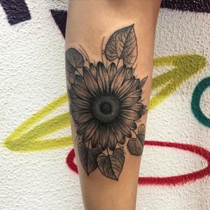 Sunflower . . . For consultations and appointments send a message or an e-mail to andres1lv4tattoo@gmail.com