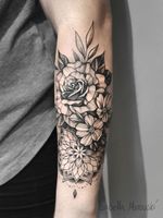 Blackwork Flowers / Mandala Tattoo Arm