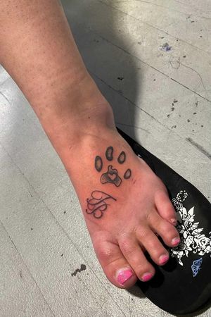 Little kitty's paw and initials🐾
